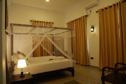 The villa has 6 bedrooms 1 bathroom a flat-screen Tv with satellite channels - image 12