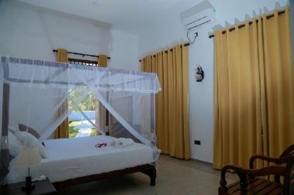 The villa has 6 bedrooms 1 bathroom a flat-screen Tv with satellite channels - image 16