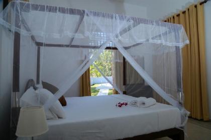 The villa has 6 bedrooms 1 bathroom a flat-screen Tv with satellite channels - image 17