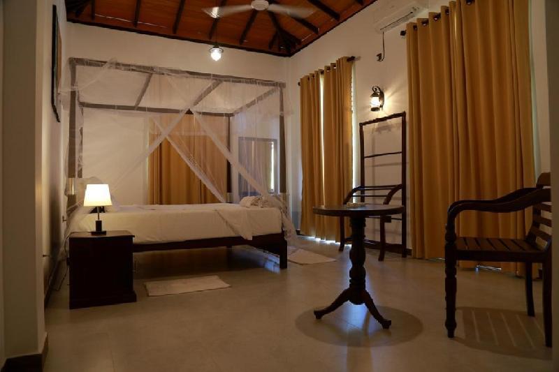 The villa has 6 bedrooms 1 bathroom a flat-screen Tv with satellite channels - image 3