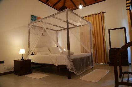 The villa has 6 bedrooms 1 bathroom a flat-screen Tv with satellite channels - image 5