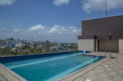 Luxury Living 7th floor views with Pool & Gym - image 9