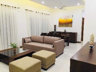 Three Bedroom Luxury Apartment - image 2