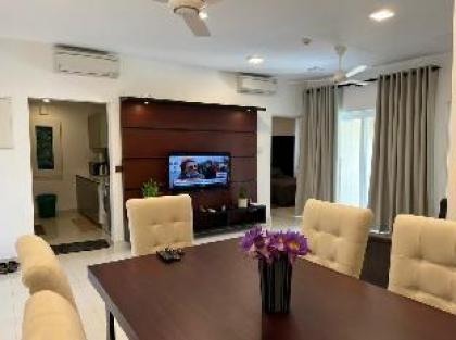 Lovely 2-Bedroom Luxury Apartment with Pool Colombo