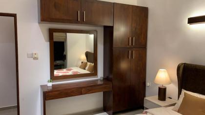 Luxurious 2 bedroom apartment - Ariyana Resort Apartments -Athurugiriya - image 10