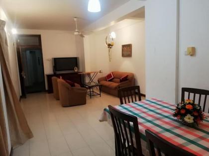 Colombo 9 - 3BR Fully Furnished Luxury Apartment - image 11