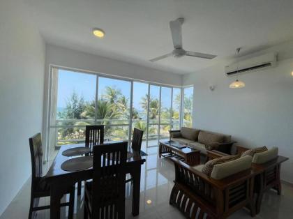 Beautiful Beach Front Apartment for rent - image 2