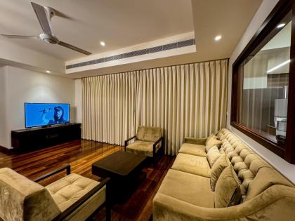 Brand new Water front Luxury Cinnamon suits apartment in heart of Colombo City