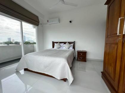 Luxury 3 bed flat in Colombo 7 - image 5